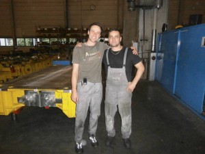 Martin mit Hasan Yildiz, stellvertr. für die Kollegen aus Werkzeugbau & mech. Fertigung